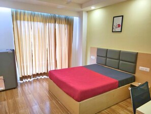 Standard Single Room, Balcony | Free WiFi - Kommune Living (Gurugram)