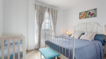 2 bedrooms, iron/ironing board, WiFi, bed sheets