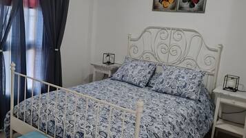 Fer et planche Ă repasser, Wi-Fi, draps fournis