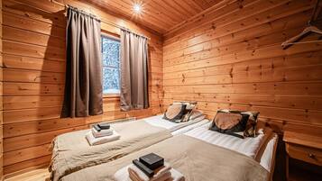 Silitysrauta/-lauta, Wi-Fi, vuodevaatteet