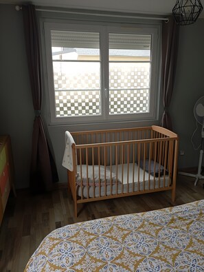 Iron/ironing board, WiFi, bed sheets - Holiday Home 'Les Coquelicots En Baie De Somme' with Private Terrace, Private Garden and Wi-Fi (Saint-Blimont)