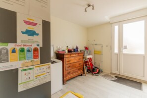 Interior - Holiday Home 'Les Coquelicots En Baie De Somme' with Private Terrace, Private Garden and Wi-Fi (Saint-Blimont)