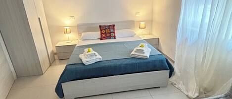 1 slaapkamer, een strijkplank/strijkijzer, gratis wifi, beddengoed