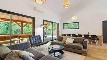 Télévision, table de tennis de table