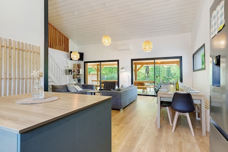 Interior. Holiday Home with Pool and Terrace Overlooking the Forest – 7 km from Montalivet Beach