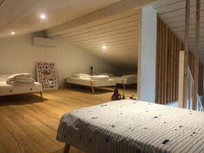 Fer et planche à repasser, Wi-Fi, literie fournie