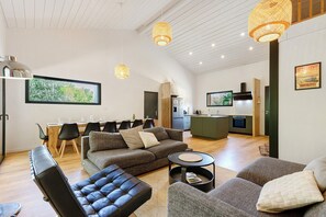 Télévision, table de tennis de table