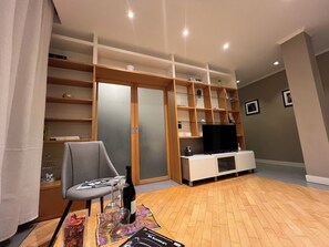 Interior - The Sixteen Suite, elegant apartment in University District, Milan. (Milano)