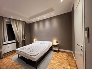1 bedroom, iron/ironing board, free WiFi, bed sheets - The Sixteen Suite, elegant apartment in University District, Milan. (Milano)