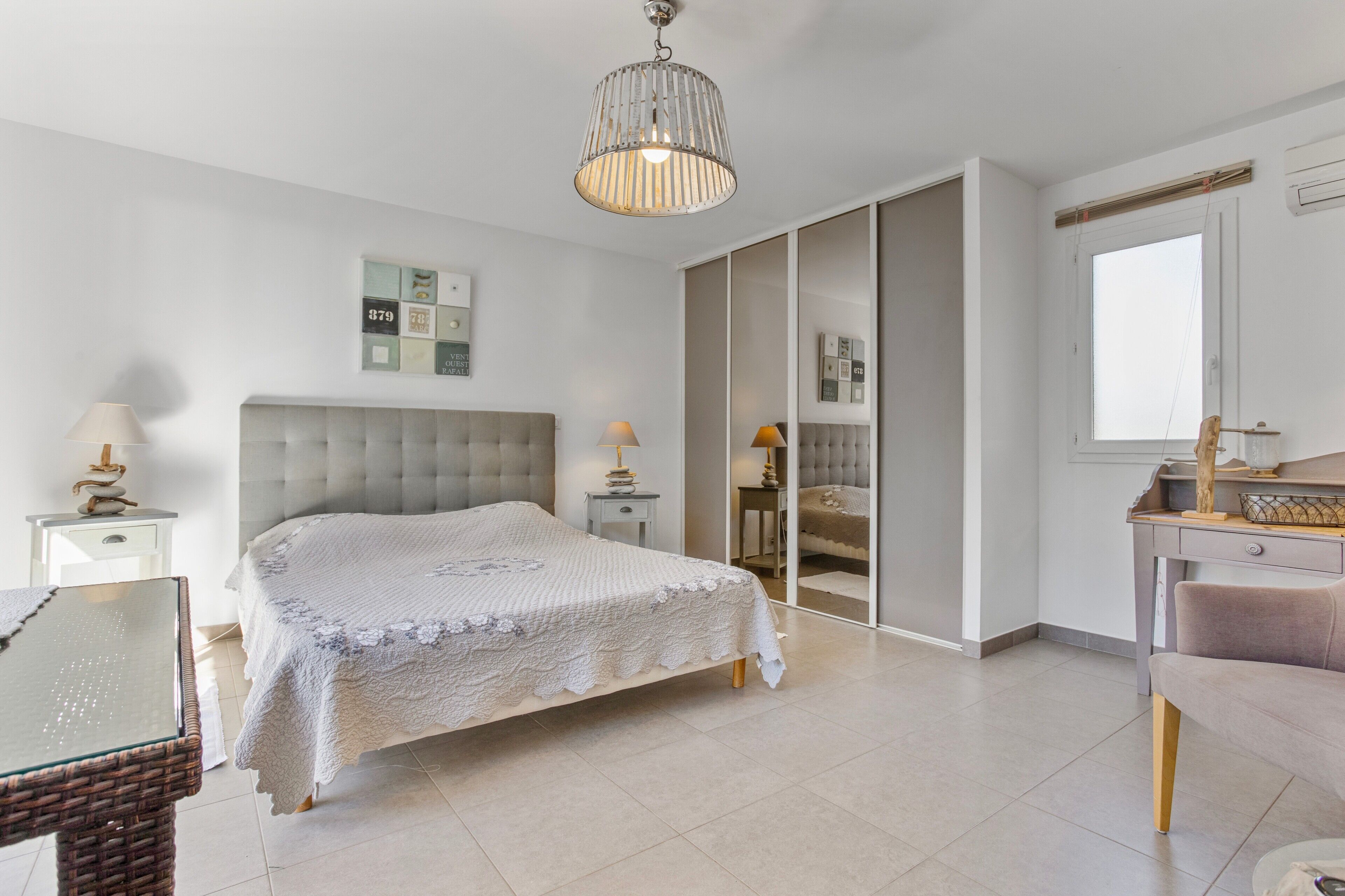 Iron/ironing board, WiFi