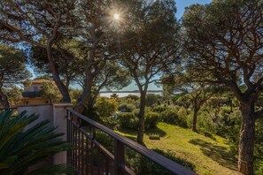 Property grounds - Apartment “La Suite - Le Mas Du Soleil” with Sea View, Wi-Fi and Air Conditioning (Sainte-Maxime)