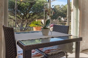 Interior - Apartment “La Suite - Le Mas Du Soleil” with Sea View, Wi-Fi and Air Conditioning (Sainte-Maxime)