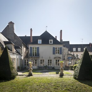 Exterior - Chez Diane - Aphrodite: Signature Junior Suite Guest Room (Saint-Amand-Montrond)