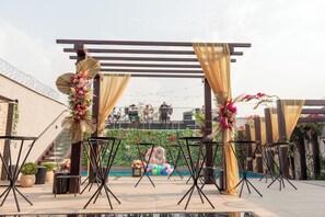 Outdoor dining - Cintia Lima Party Venue and Lodging (Betim)