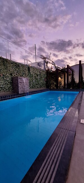 Outdoor pool - Cintia Lima Party Venue and Lodging (Betim)