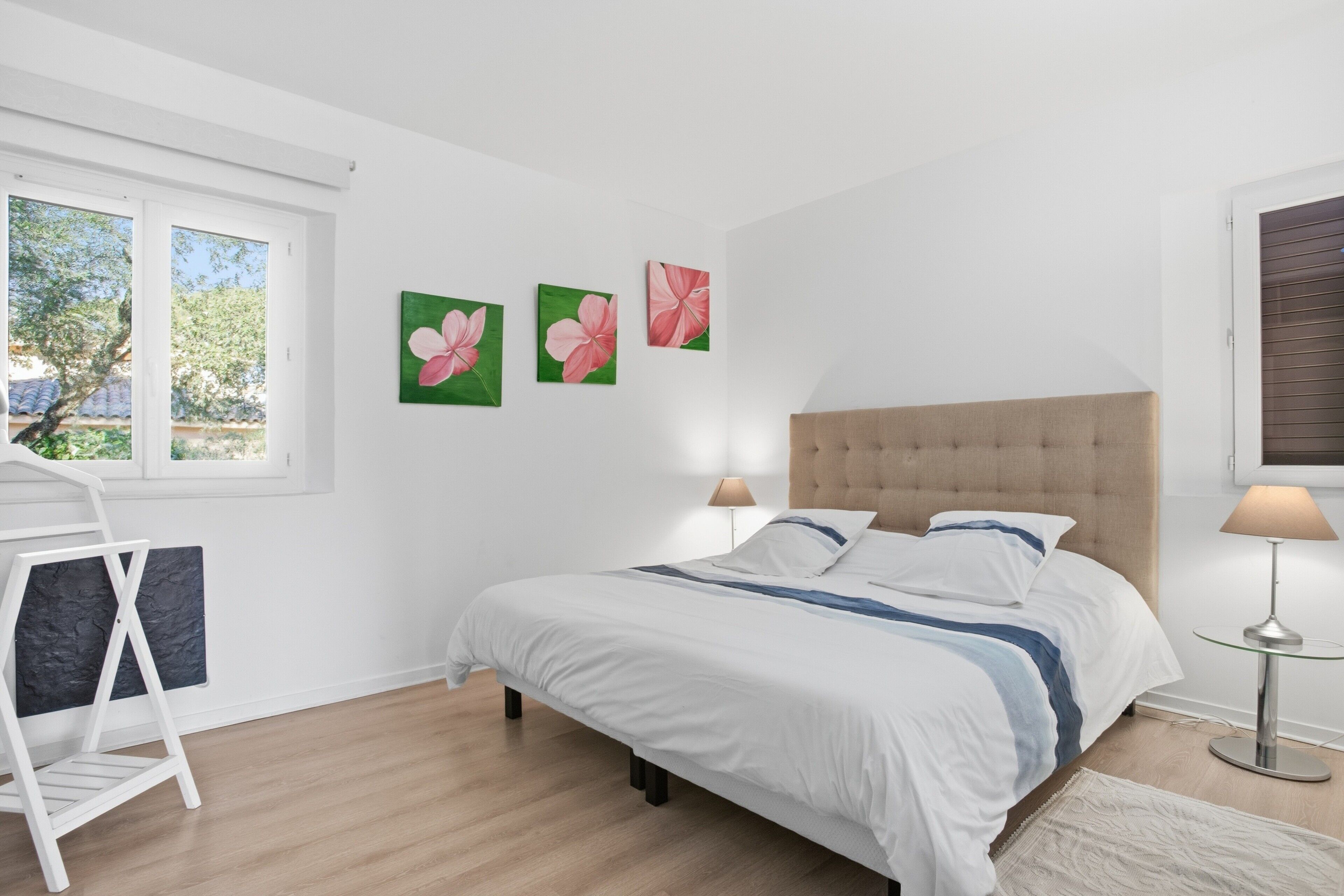 Iron/ironing board, WiFi