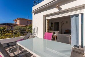 Outdoor dining - Apartment 'Home 2' with Sea View, Wi-Fi and Air Conditioning (Sainte-Maxime)