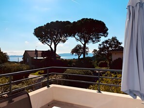 Property grounds - Apartment 'Home 2' with Sea View, Wi-Fi and Air Conditioning (Sainte-Maxime)