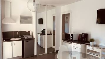 Refrigerador, microondas, parrilla de estufa y lavavajillas