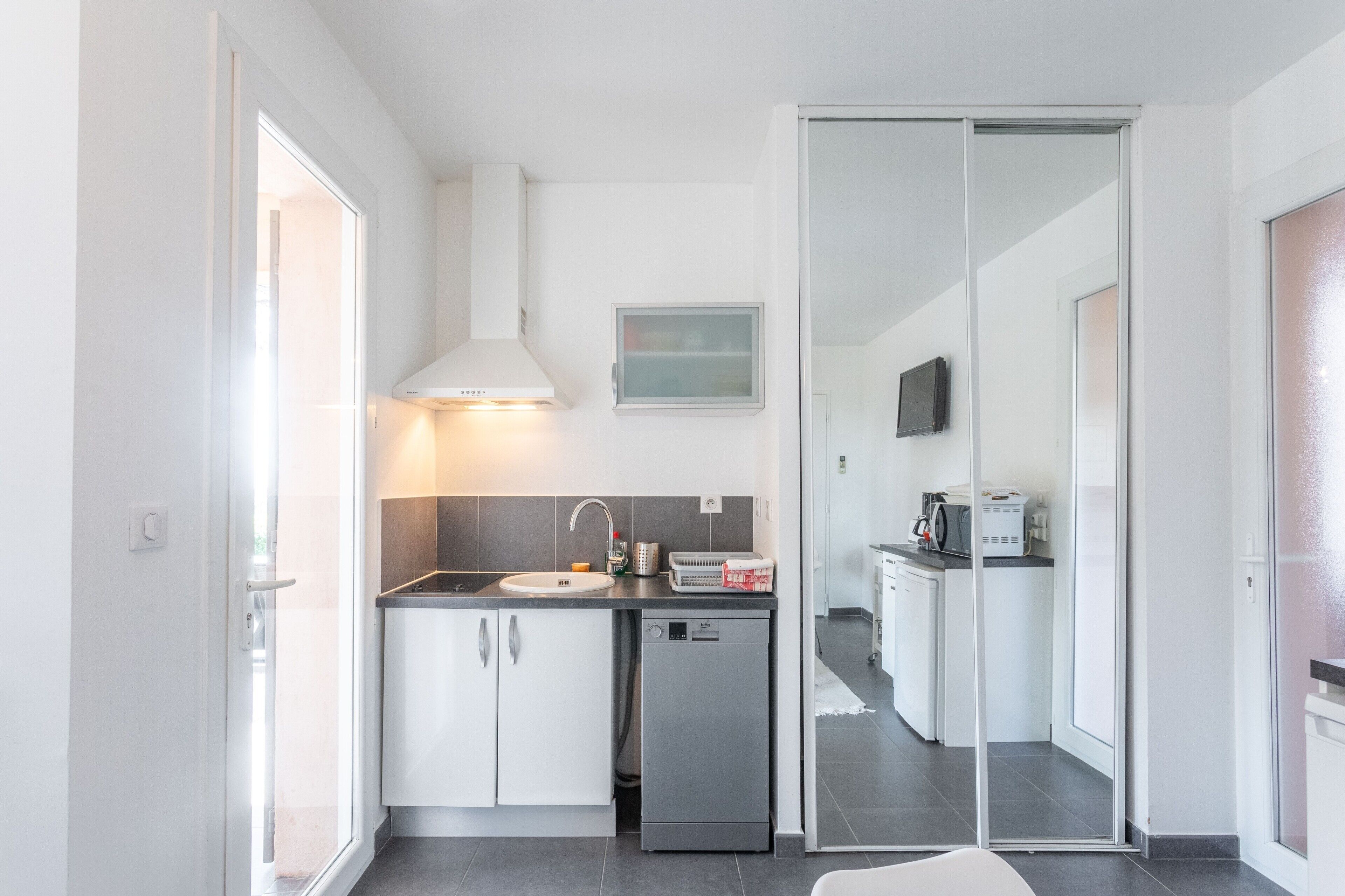 Refrigerador, microondas, parrilla de estufa y lavavajillas 