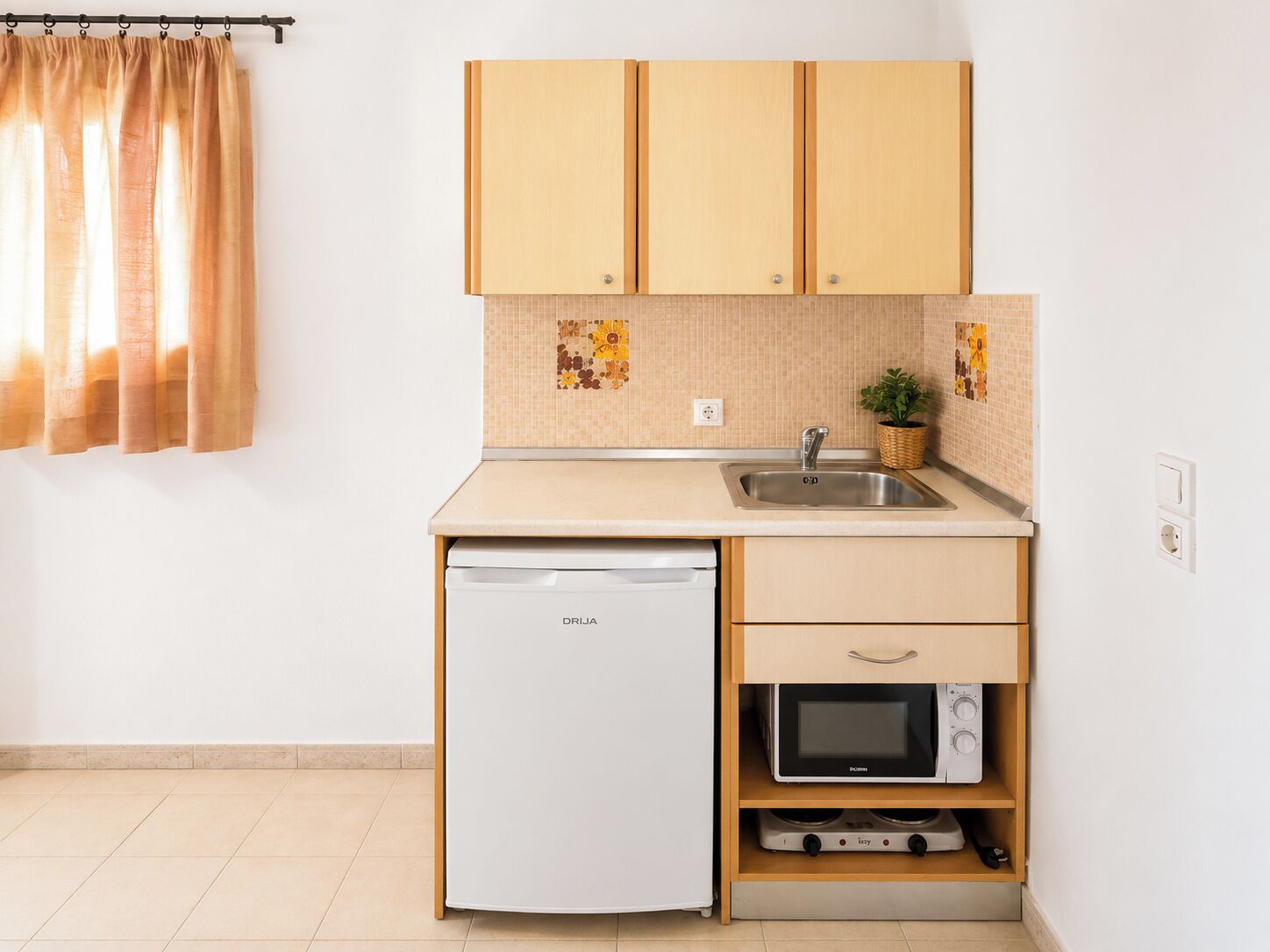 Appartement, 2 chambres | Cuisine privée | Mini réfrigérateur, batterie de cuisine, vaisselle et ustensiles