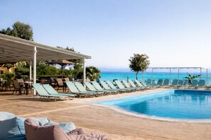 Outdoor pool - Agnes Beach Hotel Apartments (Kavos)