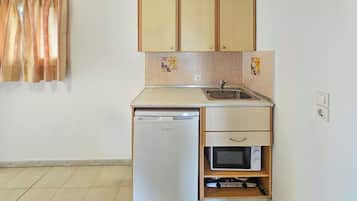 Apartment, 2 Bedrooms | Private kitchen | Mini-fridge, cookware/dishes/utensils