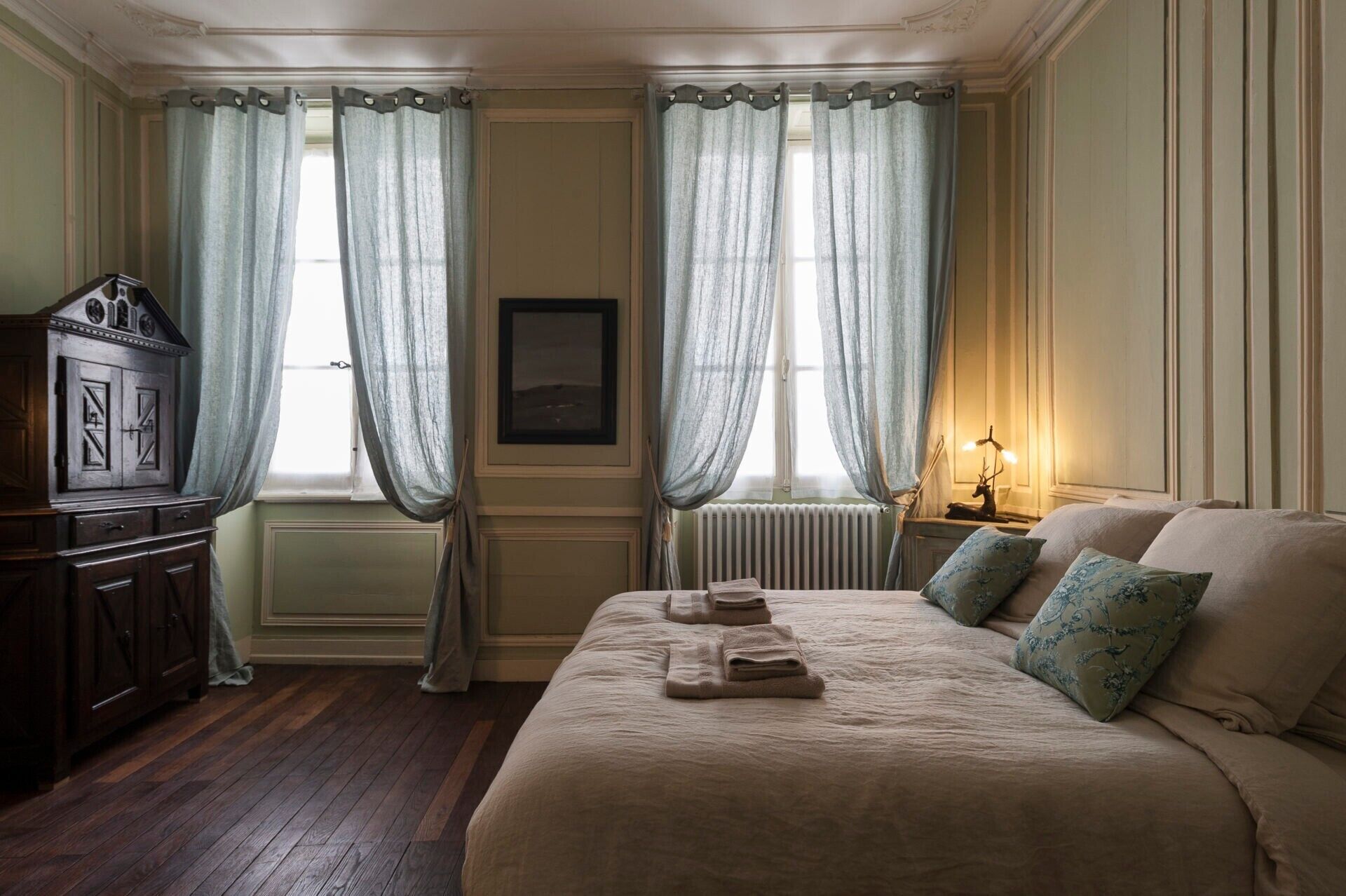 Iron/ironing board, WiFi, bed sheets, wheelchair access