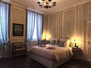 Iron/ironing board, WiFi, bed sheets, wheelchair access