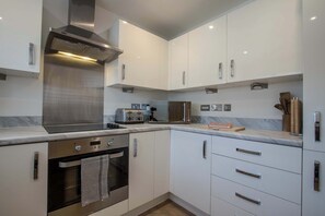 House | 2 bedrooms, Internet - Modern 2-bed House In Swinton - Private Parking (Manchester)