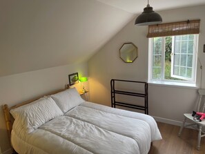 Schreibtisch, Bügeleisen/Bügelbrett, kostenloses WLAN, Bettwäsche