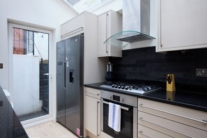 Apartment, Patio | Private kitchen - The Fulham Patio Apartment (London)