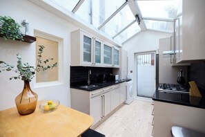 Apartment, Patio | Private kitchen - The Fulham Patio Apartment (London)