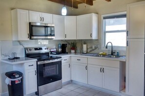 Unclassified image, 2 of 14, button