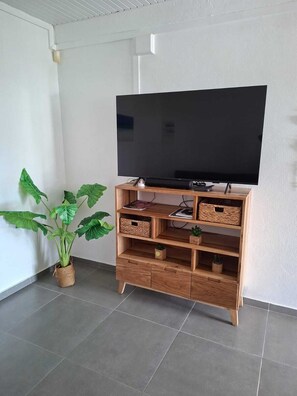 Interior - 5 min from the beach - T2 with Jacuzzi for Retired or Young Couple (Sainte-Luce)