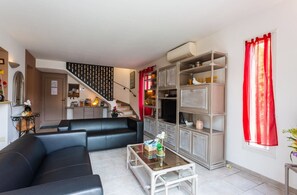 TV, DVD player, ping pong - Gîte Jaune - Les Gîtes de Bel-Air in Luberon (Taillades)
