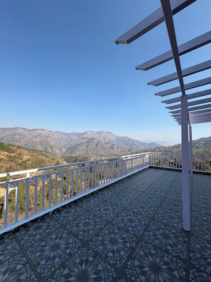 Luxury Studio, Balcony, Mountain View | Pemandangan gunung