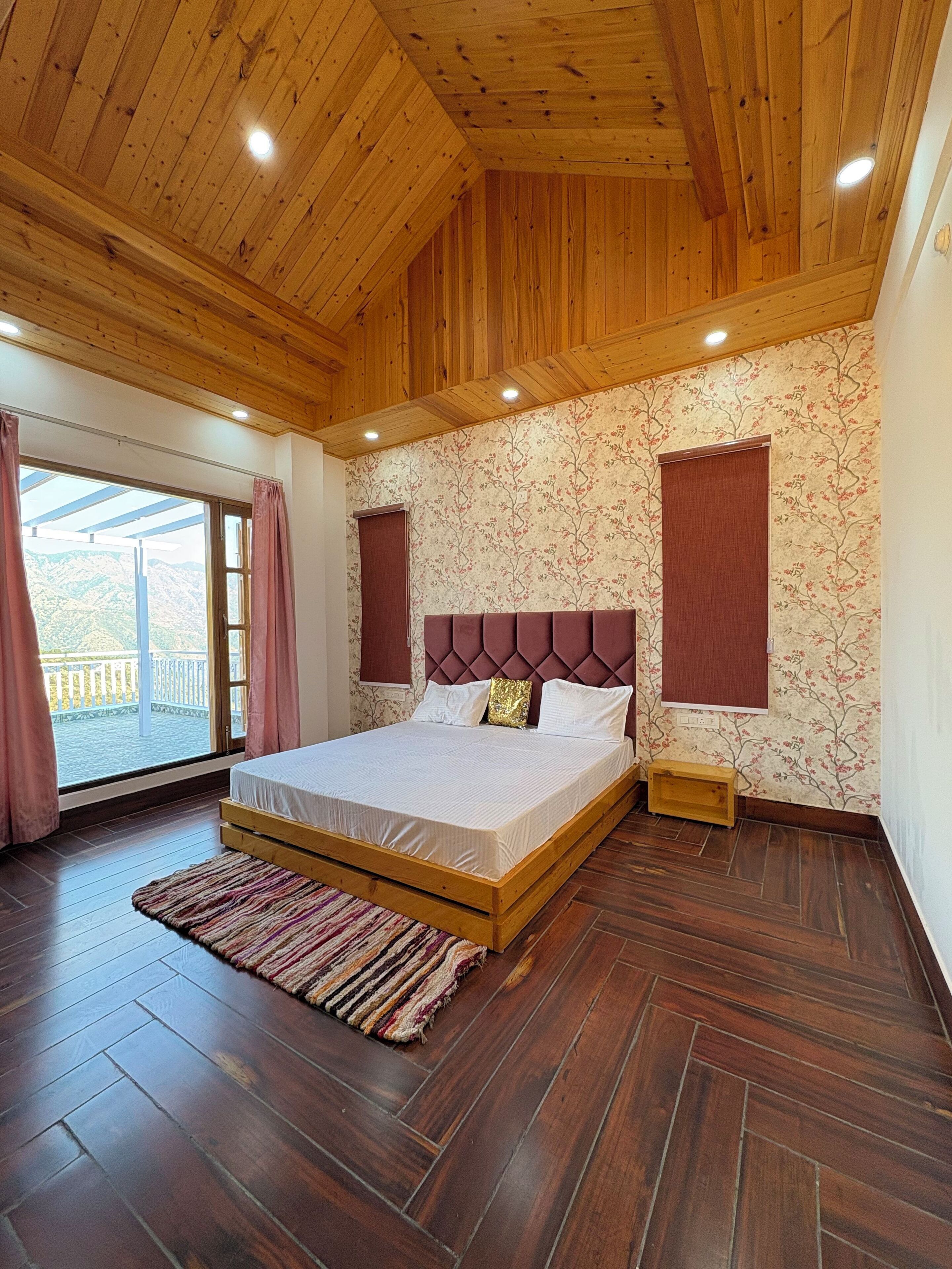 Luxury Studio, Balcony, Mountain View | Free WiFi