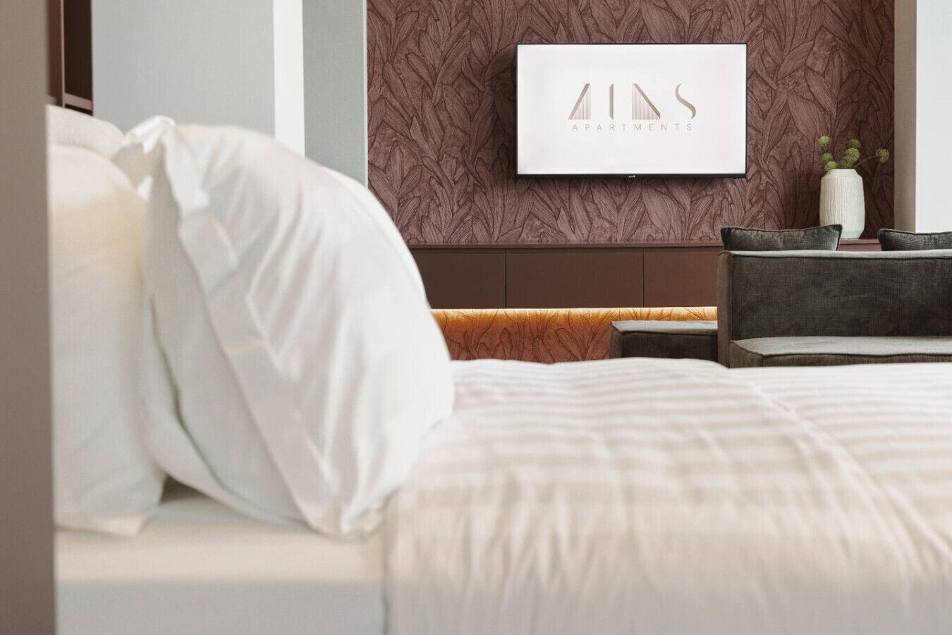 Desk, iron/ironing board, travel cot, WiFi