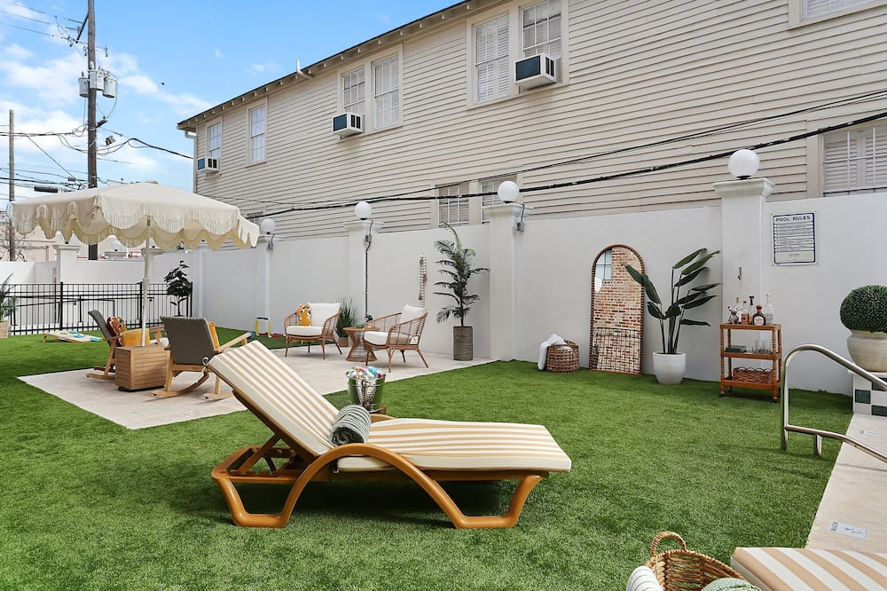 The Gisele: 4br/3ba for 8 Pool + Streetcar Stop