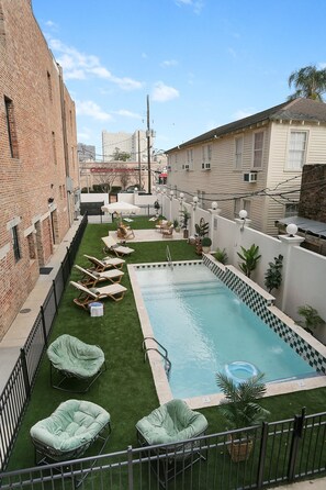 Apartment | 4 bedrooms - The Gisele: 4br/3ba for 8 Pool + Streetcar Stop (New Orleans)