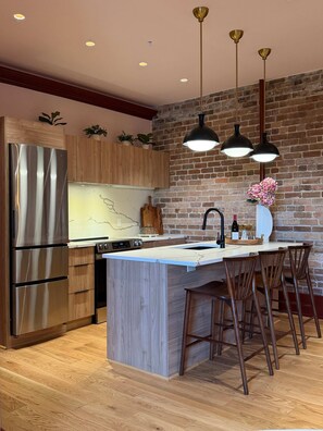 Apartment | 4 bedrooms - The Gisele: 4br/3ba for 8 Pool + Streetcar Stop (New Orleans)