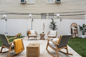 Apartment | 4 bedrooms - The Gisele: 4br/3ba for 8 Pool + Streetcar Stop (New Orleans)