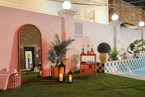 The Gisele: 4br/3ba for 8 Pool + Streetcar Stop