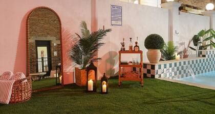 The Gisele: 4br/3ba for 8 Pool + Streetcar Stop