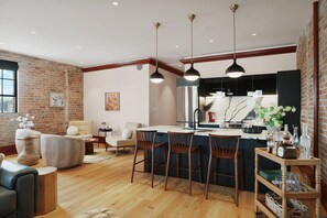 4 bedrooms - The Gisele: 4br/4ba for 8 Pool + Streetcar Stop (New Orleans)