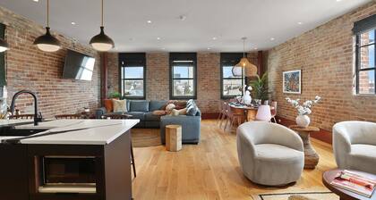 The Gisele: 4br/4ba for 8 Pool + Streetcar Stop