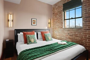 4 bedrooms - The Gisele: 4br/4ba for 8 Pool + Streetcar Stop (New Orleans)