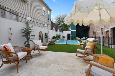 The Gisele: 4br/4ba for 8 Pool + Streetcar Stop