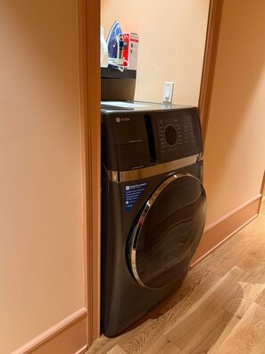 4 bedrooms - The Gisele: 4br/4ba for 8 Pool + Streetcar Stop (New Orleans)